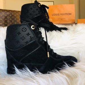 😍Louis Vuitton Women’s Millenium Wedge Sneaker